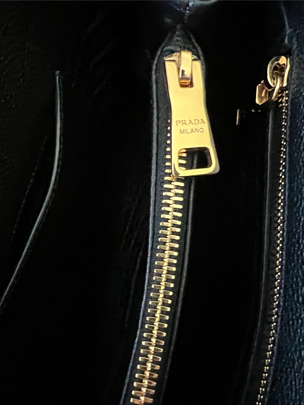 Elegant Like New Prada Black Leather Top-Handle Purse - Picture 8 of 13